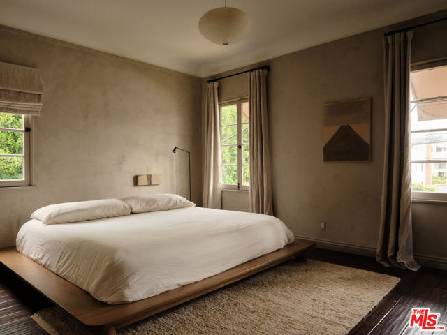 337 N Croft Avenue, Los Angeles CA: https://media.crmls.org/mediaz/a73bce00-56a3-47a9-a610-4f6978af2f69.jpg