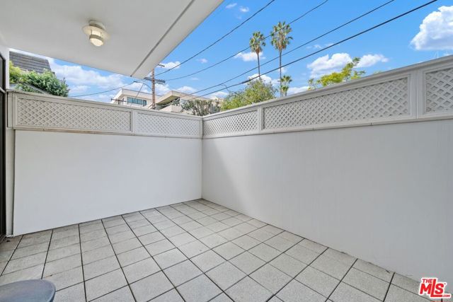 447 N Doheny Drive, Beverly Hills CA: https://media.crmls.org/mediaz/a73c07f0-71b0-42b7-b35d-84ed71d588c3.jpg