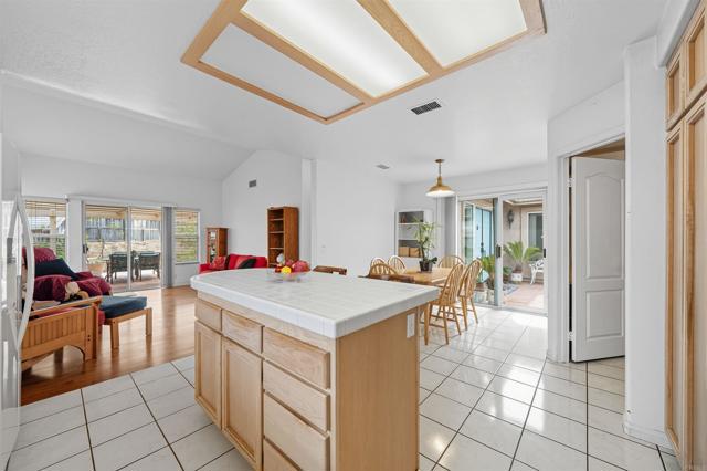 Detail Gallery Image 21 of 46 For 27 Avenida Descanso, Oceanside,  CA 92057 - 4 Beds | 2/1 Baths