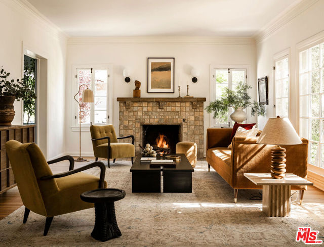 131 S Arden Boulevard, Los Angeles CA: https://media.crmls.org/mediaz/a73d83bd-52e5-47e4-9a1a-11dab92f35c3.jpg
