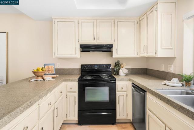1354 Walden Rd, Walnut Creek CA: https://media.crmls.org/mediaz/a73e172d-1626-4337-b8f6-487eae7f3819.jpg