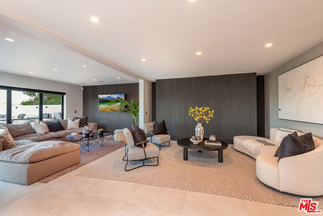 4338 Gayle Drive, Tarzana CA: https://media.crmls.org/mediaz/a73e27f6-969d-478b-92b3-582c2f50a2b8.jpg
