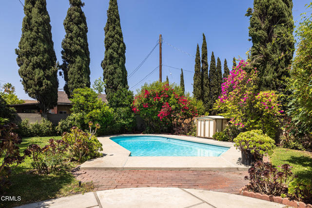 11215 Lull Street, Sun Valley CA: https://media.crmls.org/mediaz/a73eb54d-f852-4b79-9ce3-386fa695aded.jpg