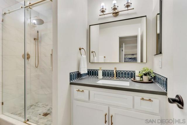 2600 Torrey Pines Rd, La Jolla CA: https://media.crmls.org/mediaz/a73ef5bf-b4d3-4056-b4c8-877d727def5e.jpg