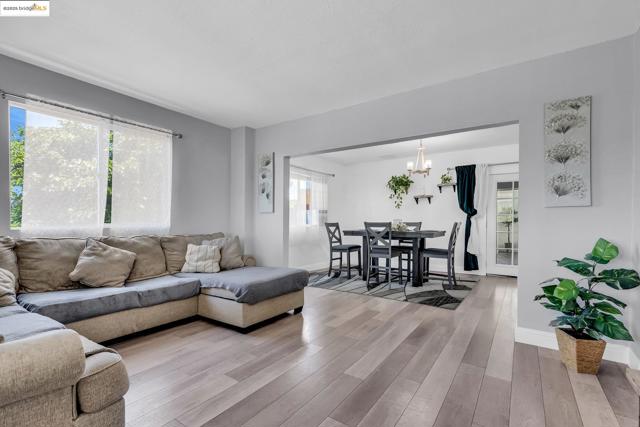 2350 W Shell Ave, Martinez CA: https://media.crmls.org/mediaz/a73f1781-93dd-4eb3-af19-19464b0d614a.jpg
