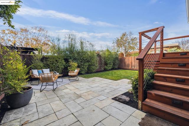 1417 Richmond St, El Cerrito CA: https://media.crmls.org/mediaz/a73f7365-85d3-46d7-af19-0fdfd46347e2.jpg