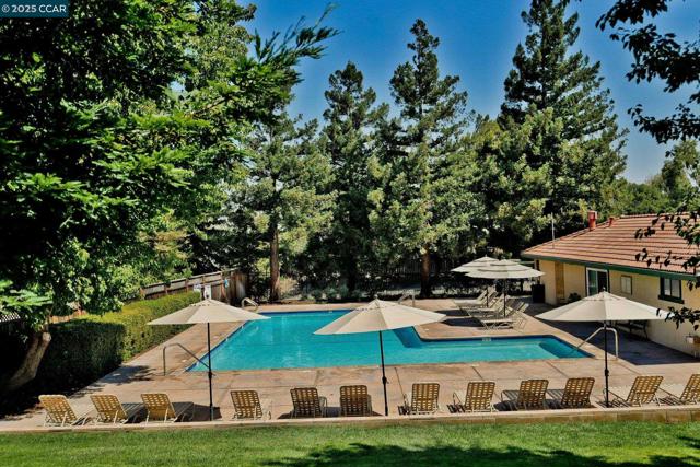 84 Tumbleweed Ct, San Ramon CA: https://media.crmls.org/mediaz/a73fc662-1ab6-4281-ae67-14a756069ea4.jpg