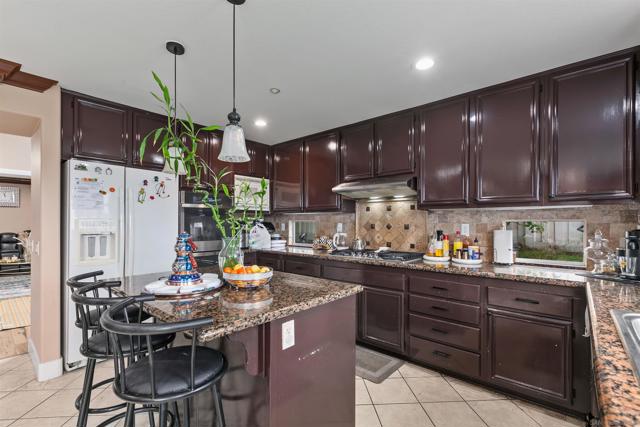 10394 Valley Waters Dr, Spring Valley CA: https://media.crmls.org/mediaz/a73fe737-c824-4a01-a21c-9f27c5c46b63.jpg