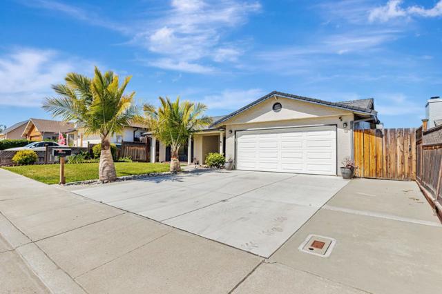 1650 Bella Vista Drive, Hollister CA: https://media.crmls.org/mediaz/a74046c2-7352-4880-ac3b-a54bf860fbf1.jpg