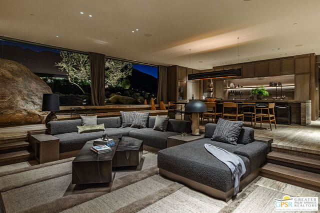 2215 Vista Distancia Court, Palm Springs, CA 92262
