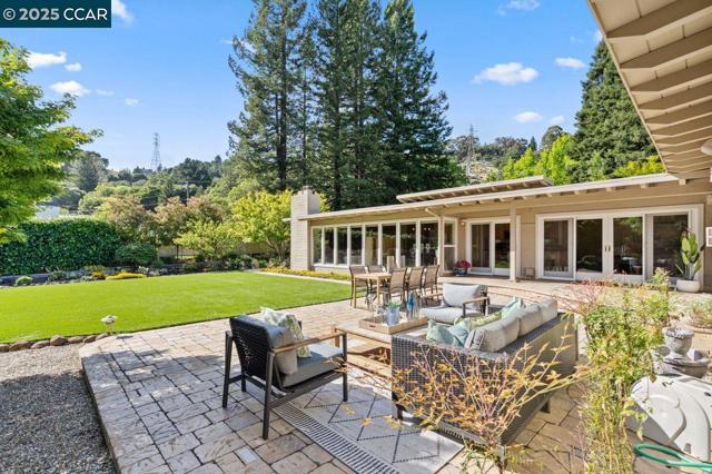 23 Lost Valley Dr, Orinda CA: https://media.crmls.org/mediaz/a740c554-f311-40e4-aae0-82ab8cb354bf.jpg