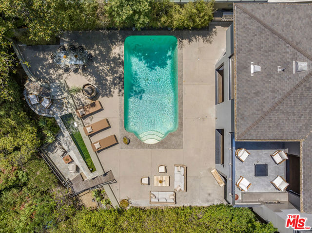 8540 Hedges Way, Los Angeles CA: https://media.crmls.org/mediaz/a740d14d-b30b-4cd2-87d8-2cb3c5808dff.jpg