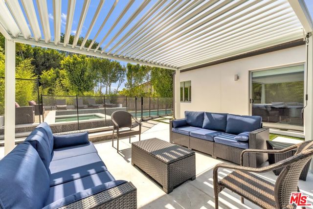 15514 CASIANO Court, Los Angeles CA: https://media.crmls.org/mediaz/a74190e7-d0d5-416d-b80a-412315620fea.jpg