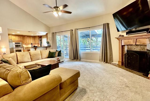 Detail Gallery Image 8 of 17 For 1492 Gustavo St #E,  El Cajon,  CA 92019 - 2 Beds | 2 Baths