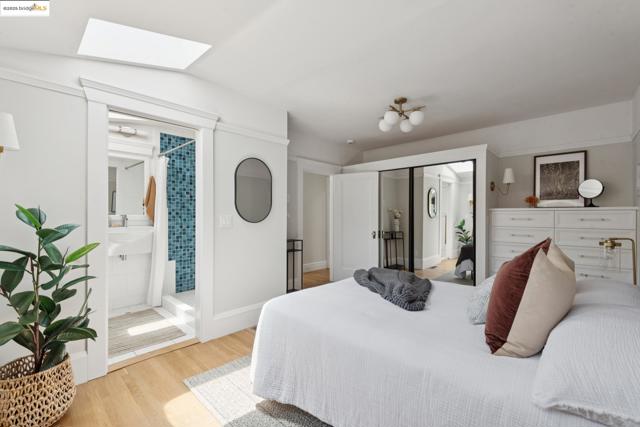 2181 Andrews St, Oakland CA: https://media.crmls.org/mediaz/a742a094-2406-4e8a-ae78-1b843d45b3c2.jpg
