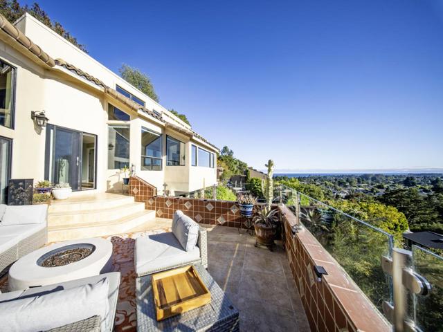 3300 Crystal Heights Drive, Soquel CA: https://media.crmls.org/mediaz/a7430358-50fc-4e84-83d0-aa01ae7b076e.jpg