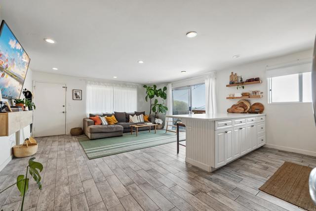 1770 Haydn Drive, Encinitas CA: https://media.crmls.org/mediaz/a7434292-2314-4160-958c-f0192a2b1711.jpg