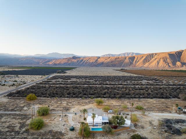 811 Di Giorgio Road, Borrego Springs CA: https://media.crmls.org/mediaz/a7437931-5cdb-470f-a617-55805d09bd15.jpg