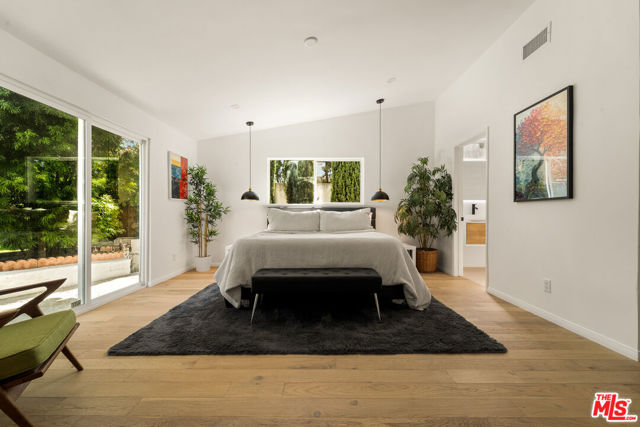 23020 Lita Place, Woodland Hills CA: https://media.crmls.org/mediaz/a74386de-8979-4fa2-b5a3-137c3d6c3a96.jpg