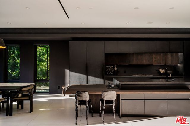 Image 4 of 28 For 537 Alta Vista Boulevard