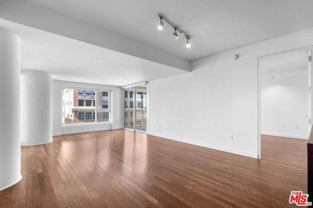 6250 HOLLYWOOD Boulevard, Los Angeles CA: https://media.crmls.org/mediaz/a743e95d-9c01-4487-a57f-05bf2fbb5941.jpg