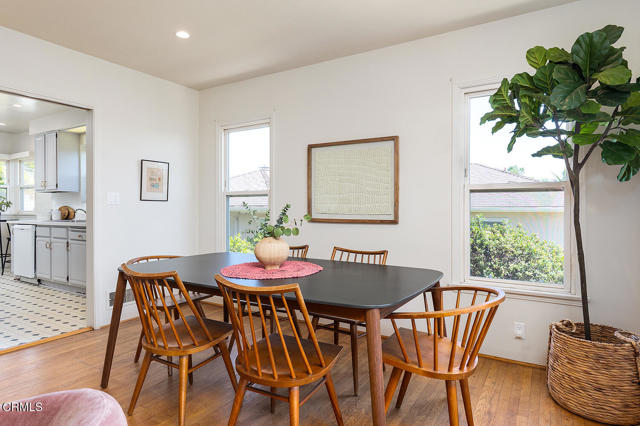 5134 Monte Bonito Drive Drive, Los Angeles CA: https://media.crmls.org/mediaz/a7444c11-31c1-4b30-8f3c-d75163d1a3ec.jpg