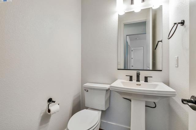 665 River Bend Dr, Lathrop CA: https://media.crmls.org/mediaz/a7447a63-6b53-44dc-b817-4a8415993fbf.jpg