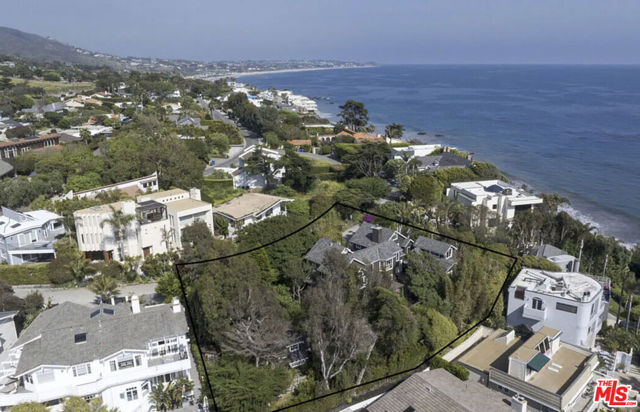 31840 Seafield Drive, Malibu CA: https://media.crmls.org/mediaz/a744ae21-2d5d-4490-af8a-1f5e3bfb21d7.jpg