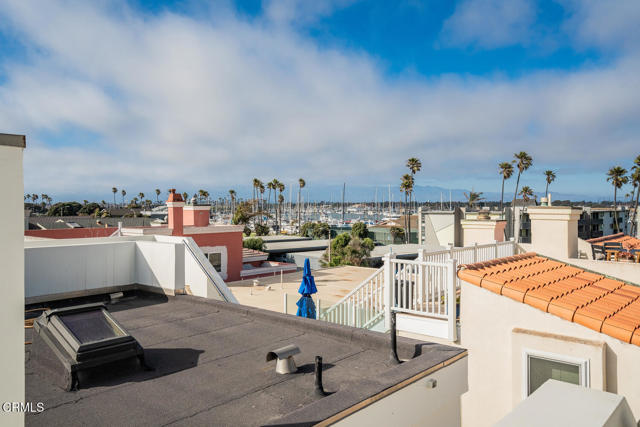 3300 Ocean Drive, Oxnard CA: https://media.crmls.org/mediaz/a745a396-29c9-43f4-85da-79a237cfa7fb.jpg