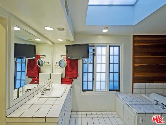 17545 Parthenia Street, Sherwood Forest CA: https://media.crmls.org/mediaz/a746916c-96f9-4e80-a131-6a30f2cfcc1b.jpg