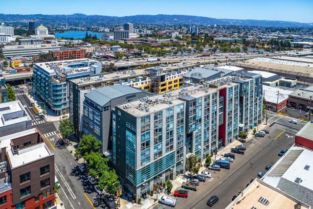 311 Oak Street, Oakland CA: https://media.crmls.org/mediaz/a746b9ac-b3cb-4e26-8533-edb3b3f295d4.jpg