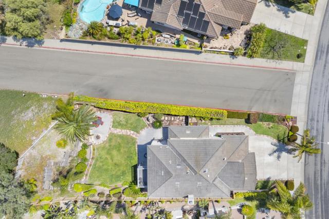 1266 Mariposa Rd, Carlsbad CA: https://media.crmls.org/mediaz/a74784a6-6685-4377-a65a-f12ebab6c6a7.jpg