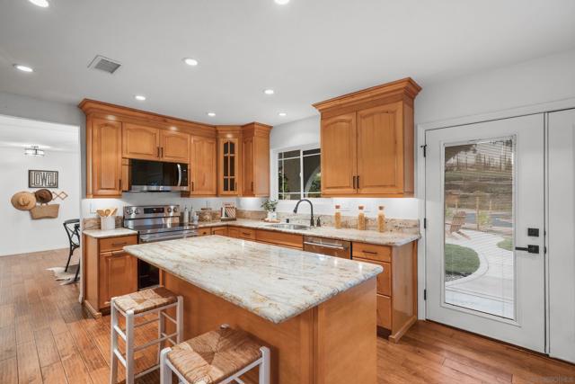 3226 Summit Drive, Escondido CA: https://media.crmls.org/mediaz/a747c3ab-fdf5-4df0-b3f7-b144b9abdbba.jpg