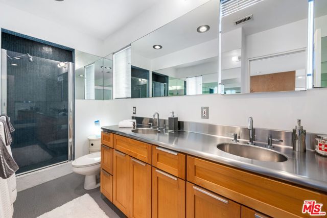 3229 Rosewood Avenue, Los Angeles CA: https://media.crmls.org/mediaz/a7488233-996a-4e6b-8c88-db3d4c7d921c.jpg
