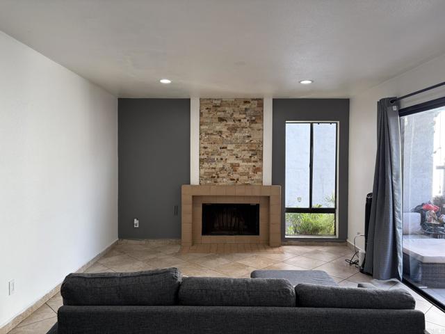 Detail Gallery Image 3 of 24 For 1691 Melrose Ave #F,  Chula Vista,  CA 91911 - 3 Beds | 2 Baths
