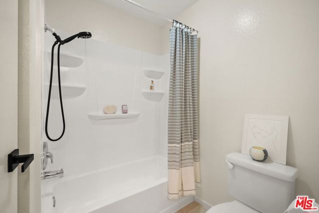 Image 28 of 33 For 8505 Gulana Avenue 4217