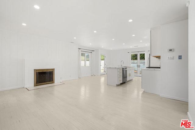 8906 Earhart Avenue, Los Angeles CA: https://media.crmls.org/mediaz/a749352a-6728-4d0d-bf38-069f79b172dc.jpg