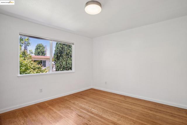 574 66th, Oakland CA: https://media.crmls.org/mediaz/a74941d5-4de4-48e8-a37e-d9e08e353890.jpg