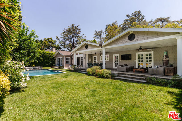 4237 Bluebell Avenue, Studio City CA: https://media.crmls.org/mediaz/a74946fd-d180-43b1-b6bd-85598f48c5f3.jpg