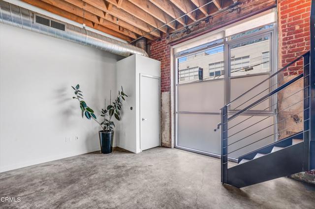 527 Molino Street, Los Angeles CA: https://media.crmls.org/mediaz/a749f5d3-f0bf-44ce-a859-74122b3f98c7.jpg