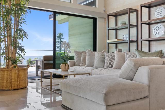 5080 Carlsbad Blvd, Carlsbad CA: https://media.crmls.org/mediaz/a74a0c7b-7436-44d7-8d97-c87be7c03989.jpg