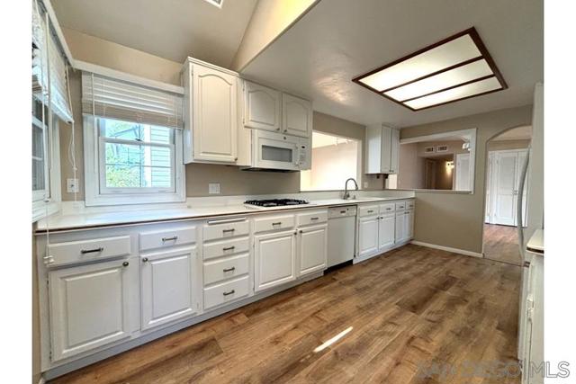 920 Country Club, Coronado CA: https://media.crmls.org/mediaz/a74acb6f-79df-456f-9418-5858cb89b687.jpg