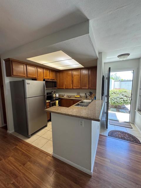432 Edgehill Ln, Oceanside CA: https://media.crmls.org/mediaz/a74b0418-e6a5-4867-82a5-b11cff9a20cc.jpg