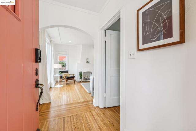 714 Evelyn Ave, Albany CA: https://media.crmls.org/mediaz/a74b8c88-d526-4eb0-acc5-4b8ed8f674fd.jpg