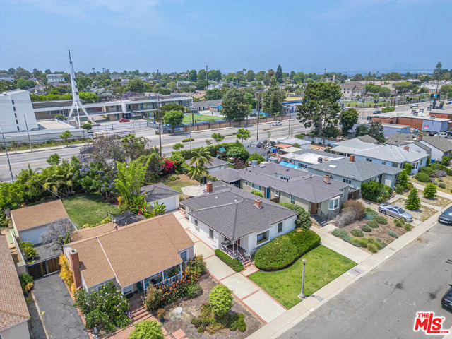 7711 Naylor Avenue, Los Angeles, California 90045, 3 Bedrooms Bedrooms, ,2 BathroomsBathrooms,Single Family Residence,For Sale,Naylor,24413387