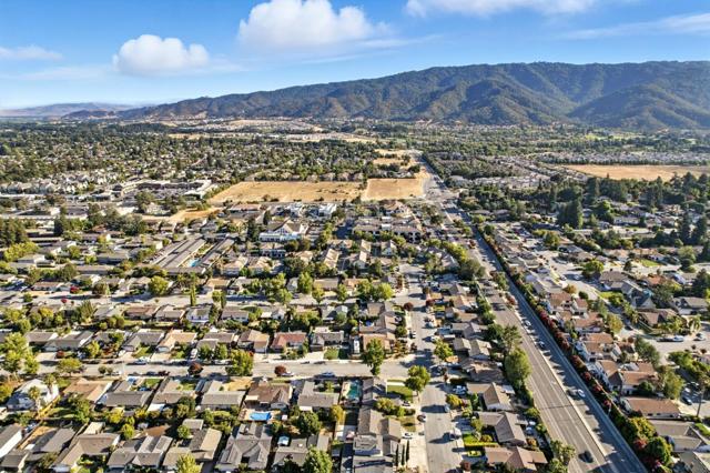 1297 Chesbro Way, Gilroy CA: https://media.crmls.org/mediaz/a74bd32b-3ade-4599-88d5-783d7bb44565.jpg
