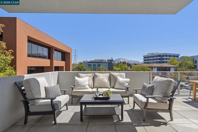 1756 Cole Ave, Walnut Creek CA: https://media.crmls.org/mediaz/a74c0a21-4cef-47b8-8167-3b5ac368948a.jpg