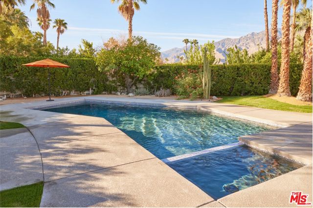 2291 E Calle Papagayo, Palm Springs CA: https://media.crmls.org/mediaz/a74c7b93-3b8d-4686-946d-d29308d46636.jpg