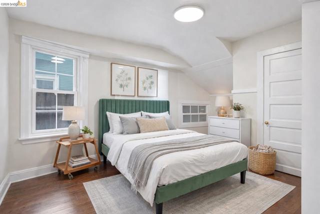 3114 california, Berkeley CA: https://media.crmls.org/mediaz/a74cbe81-a160-42e1-82e7-971aa99f91a2.jpg