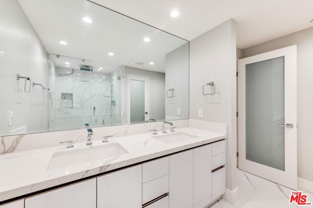 Image 9 of 38 For 1557 Beverly Glen Boulevard 203